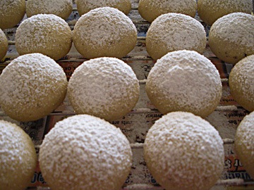 Snowballs Dusted with Sugar