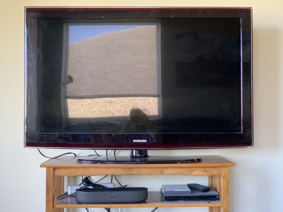 TV w/Roku
